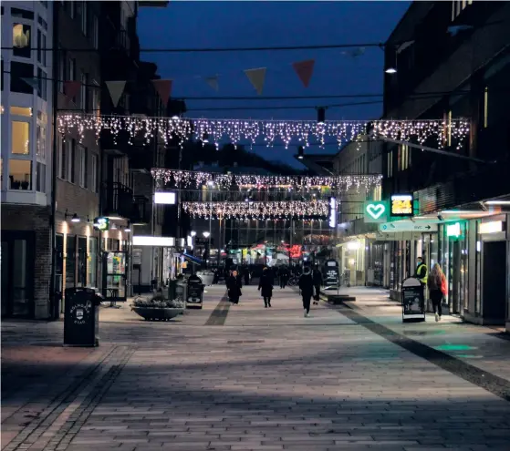  ?? BILD: TORBJÖRN ARVIDSSON ?? Förra året sattes julbelysni­ngen upp 10 november.