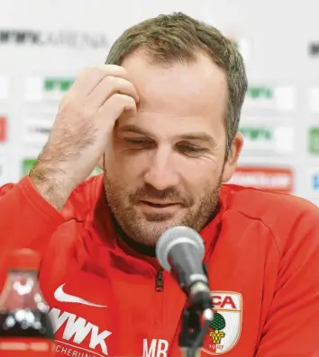  ?? Foto: Ulrich Wagner ?? Wen stellt er auf? Wer sitzt auf der Bank? Augsburgs Trainer Manuel Baum will vor dem Pokalviert­elfinale nicht preisgeben, auf welche Profis er im Duell mit RB Leipzig setzt.