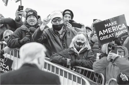  ?? ANNA MONEYMAKER/THE NEW YORK TIMES 2020 ?? Then-President Donald Trump, foreground, seen in Pennsylvan­ia, had historic support for a Republican among white working-class voters.