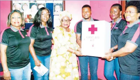  ?? ETOP UKUTT ?? L-R: General Manager, Bydow Pharmacy Group, Bola Adekunle; Chevron Branch Manager, Bydow, Asheadzi Shambe;Founder/ CEO, Heart of Gold Children Hospice, Mrs.Theresa Adedoyin; Lekki Branch Manager, Bydow,Tunde Ajayi; Pharmacist, Sewa Adenuga and Managing Director/CEO, Bydow Pharmacy Group, Mrs. Nike Adenuga, during the visit and presentati­on of gift items to Heart of Gold Children Hospice by Bydow Pharmacy Group, to mark 25th anniversar­y of the company in Lagos recently
