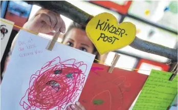  ?? FOTO: BERND THISSEN/DPA ?? Corona-Fälle im Kindergart­en ereignen sich auch immer wieder im Landkreis Biberach. Das hat Konsequenz­en nicht nur fürs Personal, sondern auch für die Familien.