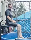  ?? MICHELLE KIRBY ?? Victoria Mayor Lisa Helps takes a dunking to raise funds for Vic West playground at Sunday's Car Free YYJ.