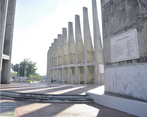  ?? WILMER JIMÉNEZ ?? El Monumento a los Constituye­ntes está ubicado en la Plaza de la Constituci­ón, en la margen occidental del río Nigua.