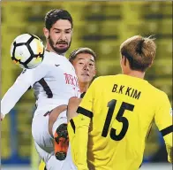  ?? TOSHIFUMI KITAMURA / AFP ?? Tianjin Quanjian’s Alexandre Pato vies for possession with Kashiwa Reysol’s Kim Bo-kyung during their AFC Champions League Group E match in Japan on Tuesday.