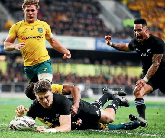  ?? GETTY IMAGES ?? Beauden Barrett scores the first of his two tries as the All Blacks beat the Wallabies 35-29 to retain the Bledisloe Cup in Dunedin on Saturday night.