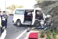  ?? Supplied photo ?? Rescuers in action on 2nd Zabeel Road in Dubai. The minibus hit a tree as the driver lost control of the vehicle. —