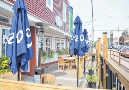  ?? GREG MCNEIL • CAPE BRETON POST ?? Dogs are now allowed to join their owners on restaurant, bar or cafe patios in Nova Scotia, such as this one at the 7 By 7 restaurant on Charlotte Street, Sydney, if the restaurant decides to permit it.