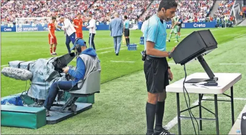  ??  ?? SE UTILIZARÁ. La FIFA confirmó ayer que el Mundial de Rusia de este verano será el primero en el que se usará el VAR.