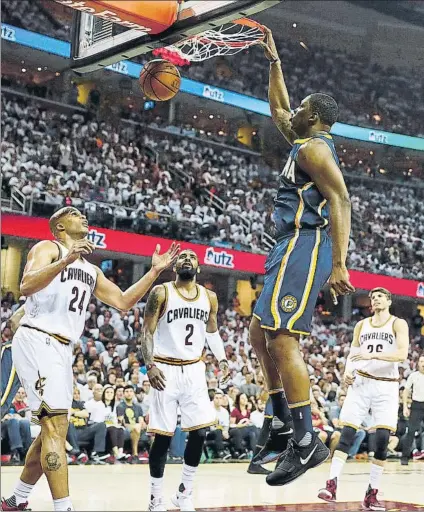  ?? FOTO: GETTY IMAGES ?? Kevin Seraphin, machacando el aro en un partido de esta pasada temporada con Indiana Pacers