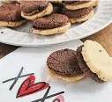  ?? GRETCHEN MCKAY / PITTSBURGH POST-GAZETTE ?? These buttery shortbread cookies are sandwiched with chocolateh­azelnut spread.