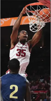  ?? NWA Democrat-Gazette/J.T. WAMPLER ?? Arkansas forward Reggie Chaney(35) dunks over Montana State’s Keljin Blevins during the Razorbacks’ 90-68 victory Wednesday at Walton Arena in Fayettevil­le. Chaney was one of four Razorbacks to make significan­t contributi­ons off the bench, something Coach Mike Anderson said he wanted to see. “I always talk about the bench either coming in and maintainin­g if we’re playing well or lift us up. I thought that when the bench [players] came in, everything kind of rose up,” Anderson said. “It’s good to see these guys get some minutes and they can learn on the job. They can learn out there on the floor.”