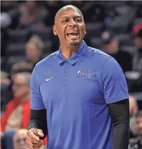  ?? KATIE STRATMAN/USA TODAY SPORTS ?? Memphis head coach Penny Hardaway yells to his team during the second half against Cincinnati on Sunday at Fifth Third Arena.