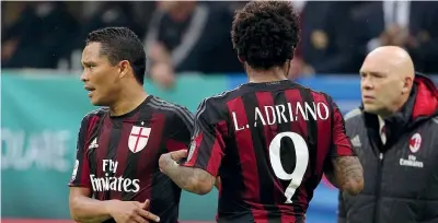  ??  ?? Assieme Torna la coppia d’attacco Bacca e Luiz Adriano con cui il Milan aveva giocato le prime partite (Forte)