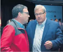  ??  ?? Rencontré sur le parquet du caucus libéral, le ministre de l’Agricultur­e du Canada, Lawrence MacAulay, croit que les producteur­s laitiers comprennen­t ce qu’il est en train de faire.