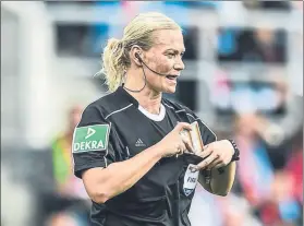  ??  ?? Bibiana Steinhaus arbitró el partido de Copa entre Bayern y Chemnitzer FOTO: GETTY IMAGES