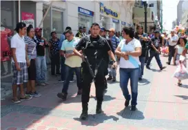  ?? NOEL VERGARA ?? En Tampico civiles atraparon a presuntos rateros de comercios.