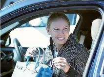  ?? DAVID WHITE/STUFF ?? It’s all smiles from world No 3 Caroline Wozniacki as she waits to be taken to her city hotel.