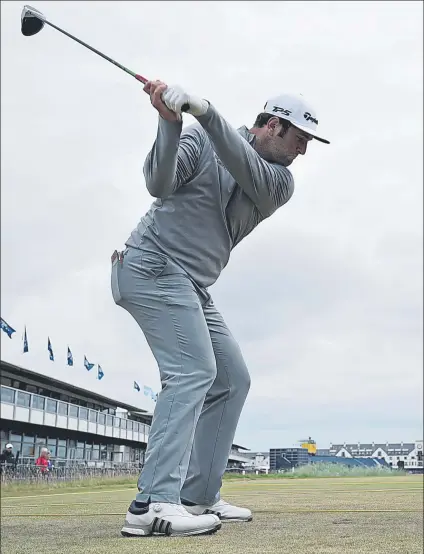  ?? FOTOS: GETTY ?? Jon Rahm disputa su tercer British. El vasco llega a la cita de Carnoustie con el aval de dos buenos finales en los torneos previos disputados en Francia e Irlanda. El lunes entrenó con McIlroy y ayer con Mickelson. Jon tiene muy claro donde tiene que...