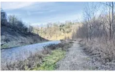  ?? ?? Les chemins ont été aménagés avec les granulats du barrage détruit.