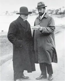  ??  ?? An tAthair Peadar with Osborn Bergin, pictured in 1919.