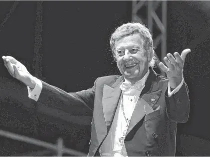  ?? TÉLAM ?? Mores falleció el 13 de abril de 2016 y fue velado en el Teatro Colón de Buenos Aires.
