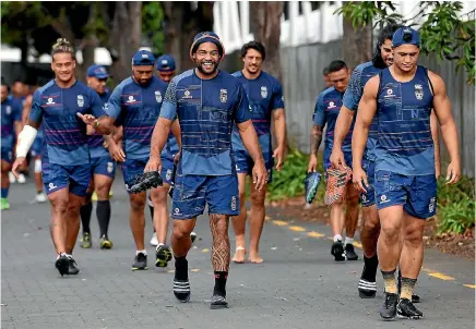  ?? PHOTO: PHOTOSPORT ?? Adam Blair, centre, and his new team-mates are on a mission this year to restore some pride in the Warriors’ jersey.