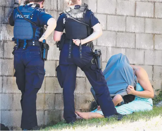  ?? Picture: RICHARD GOSLING ?? The scene at Plateau Crescent in Carrara yesterday afternoon after a man was shot on his front lawn.