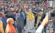  ?? ?? Huge crowd welcomes Prime Minister Narendra Modi in Kashi.