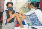  ?? SANJEEV KUMAR/HT (FOR REPRESENTA­TIONAL PURPOSE ONLY) ?? Many people posed as frontline workers to get vaccinated out of turn in Punjab.