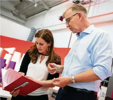  ?? FOTO: KAY NIETFELD / DPA ?? Die Linke-spitzenkan­didaten Janine Wissler und Dietmar Bartsch führen ihre Partei in einen schwierige­n Bundestags­wahlkampf.