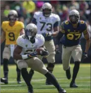  ?? ANDY NELSON — THE REGISTER-GUARD VIA AP ?? Oregon running back Royce Freeman runs with the football after catching pass from Dakota Prukop early in the Spring Game in Eugene, Ore., on Saturday.