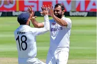  ?? ?? India’s Mohammed Shami (R) celebrates with teammate India’s Virat Kohli (L) after the dismissal of South Africa’s Kyle Verreynne (not seen) during the second day of the third Test cricket match between South Africa and India at Newlands stadium in Cape Town
