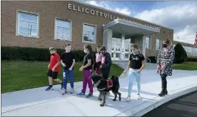  ?? CAROLYN THOMPSON - THE ASSOCIATED PRESS ?? Students from Ellicottvi­lle Central Schools in Ellicottvi­lle, N.Y., walk therapy dog Toby outside the rural school on Oct. 21, accompanie­d by the dog’s owner, elementary school principal Maren Bush, right. Bush lets students walk and visit with Toby as part of the district’s efforts to improve students’ mental well-being, a focus of schools nationwide following pandemic disruption­s.