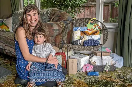  ?? PHOTO: JOHN KIRK-ANDERSON/STUFF ?? Anthea Madill, pictured with her 19-month old daughter, Vashti, has foregone non-recyclable wrapping paper for reusable shopping bags, scarves and fabric.