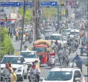  ?? PTI ?? ■
Vehicles ply on Baldevbagh road after authoritie­s eased restrictio­ns, during the ongoing nationwide lockdown to curb the spread of coronaviru­s, in Jabalpur MP, on Monday,