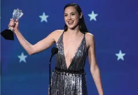  ??  ?? "Wonder Woman" star Gal Gadot accepts a special award for challengin­g gender stereotype­s.