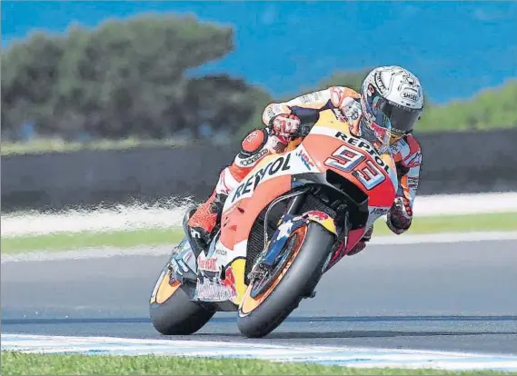  ?? FOTO: AP ?? Marc Márquez no buscó un crono en la primera jornada de libres en Phillip Island. Fiel a su estrategia, el de Cervera se dedicó a descartar neumáticos y a trabajar con goma usada