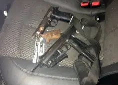 ??  ?? HIT FOILED: A submachine gun, pistol and revolver were recovered in Gardiner Street last week in what gardai believe was an attempted hit on a relation of Gerry Hutch (inset)