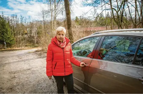  ?? Foto: Julian Leitenstor­fer ?? Magdalena Kästner ärgert sich über die Strafe, die sich bezahlen musste, weil sie nahe des Zollhauses geparkt hat.