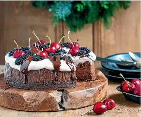  ?? SARAH TUCK ?? The Christmas chocolate berry cherry cheesecake looks festive and tastes delicious.