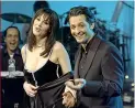  ??  ?? «Stasera pago io-revolution»
Fiorello con Monica Bellucci nel suo primo «one man show» di successo: su Rai1 nel 2004