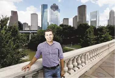  ?? Gary Coronado photos / Houston Chronicle ?? No. 55 A.J. Mistretta, author of “100 Things To Do in Houston Before You Die,” checks out Buffalo Bayou from the Sabine Street Bridge.