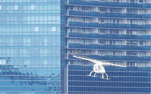  ?? FELINE LIM / REUTERS FILES ?? Germany's Daimler AG and China's Geely Automobile have both invested in Stuttgart, Germany-based Volocopter,
one of more than 100 aerial vehicle startups worldwide racing to build a flying car.