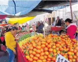  ?? /BIANCA VARGAS ?? Comerciant­es del Tradiciona­l Tianguis de los jueves