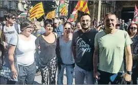  ?? CEDIDA POR ASIER ITURRIAGAE­TXEBARRIA / ACN ?? Apoyo abertzale al 1-0. Tres mil personas, entre ellas Arnaldo Otegi, se manifestar­on ayer en San Sebastián por el 1-O