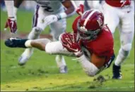  ?? BUTCH DILL — THE ASSOCIATED PRESS ?? Alabama linebacker Ale Kaho (10) recovers a punt bobbled by Mississipp­i State wide receiver Deddrick Thomas (2) during the first half of an NCAA college football game, Saturday in Tuscaloosa, Ala.
