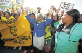  ?? Picture: ANDISA BONANI ?? HANDS OFF THE MAYOR: ANC Mlungisi branches, the ANC Women's League and supporters sang outside the Komani town hall during a march in support of EMLM mayor Sisisi Tolashe this week