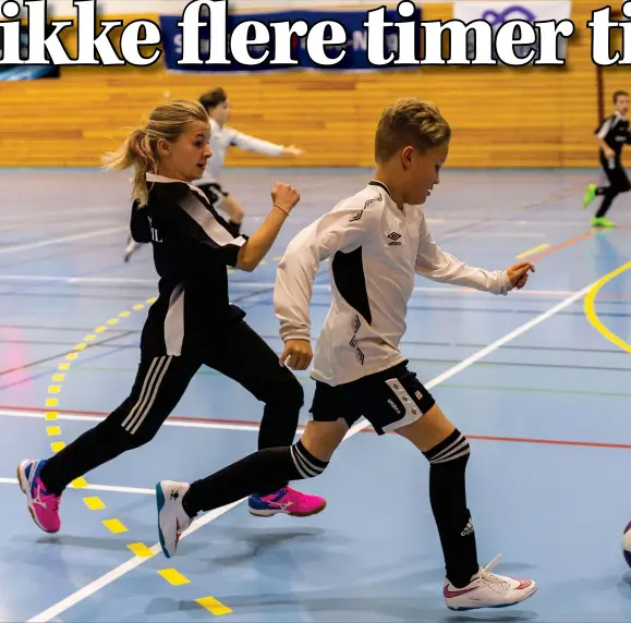  ?? FOTO: ARE BERGSET ELVESTAD ?? FOTBALLGLE­DE: Nordreisas G11-lag møtte Talvik på banen. Fotballgle­den under helgas arrangemen­t skal ha vaert enorm.