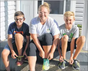  ?? %"7& 45&8"35 5)& (6"3%*"/ ?? Fewer than two years ago, Stefanie Clark, centre, didn’t have enough strength to play with her children. Since then she has recovered from Lyme disease. Now, she’s lacing up her sneakers with her son, Ethan, right, and family friend Will Yeo to...