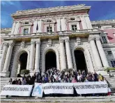  ?? Ansa ?? Solidariet­à Sit-in pro Verdoliva al Cardarelli